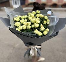 Букет Белые кустовые розы Солинеро в Преображенской