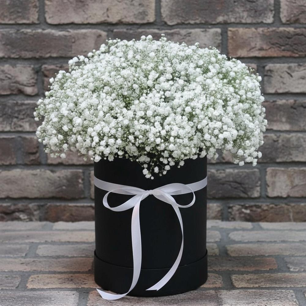 Цветочная композиция из Гипсофила в шляпной коробке в Преображенской