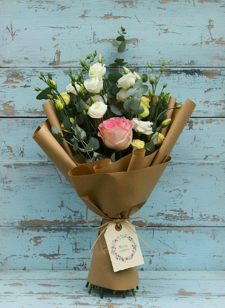 Букет цветов из: Розы и Лизиантусы в Преображенской