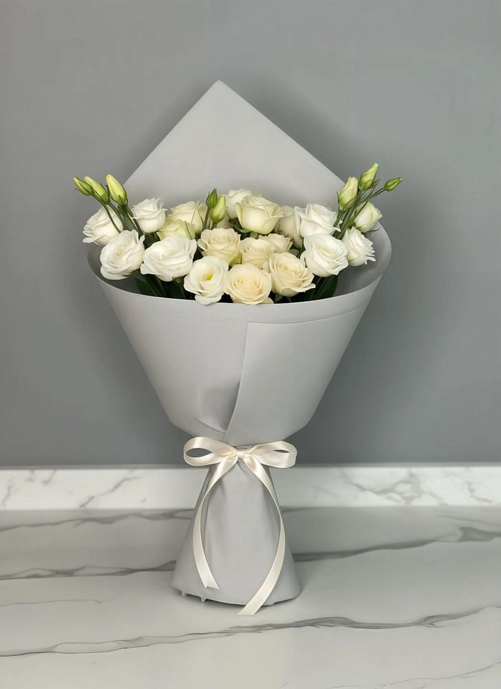 Букет цветов из: Розы и Лизиантусы в Преображенской