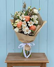 Букет цветов из:  Альстромерии, Лизиантусы, Розы и Хризантемы в Преображенской