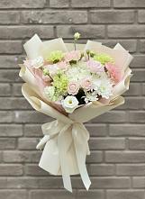 Букет цветов из:  Гвоздики, Розы, Лизиантусы и Хризантемы #REPLACE_PRED# Преображенской