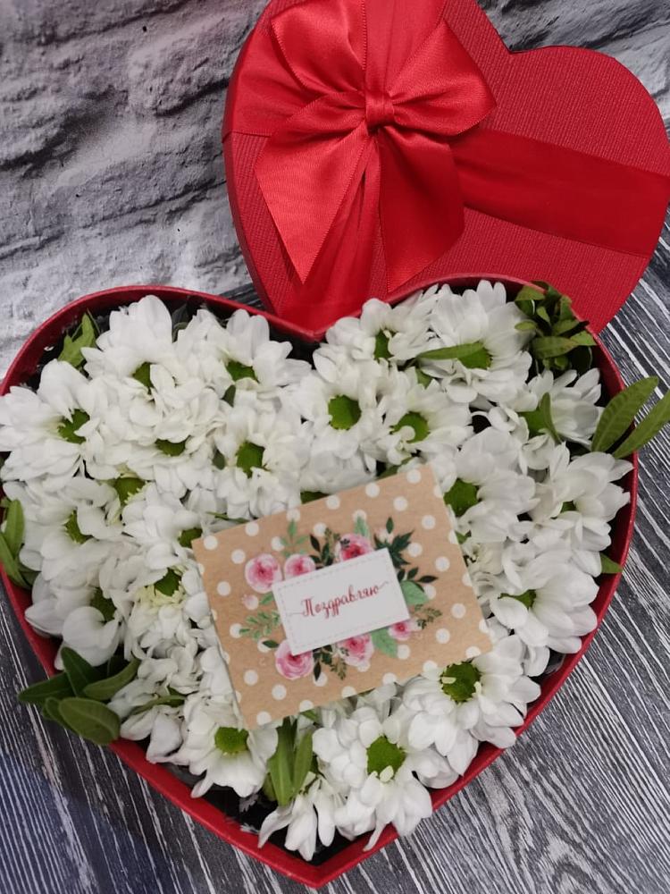 Цветочная композиция из Хризантемы в виде сердца в Преображенской