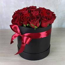 Цветочная композиция из Розы в шляпной коробке в Преображенской