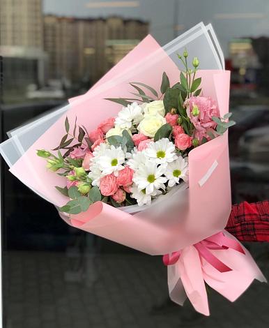 Букет цветов из: Розы, Лизиантусы и Хризантемы в Преображенской