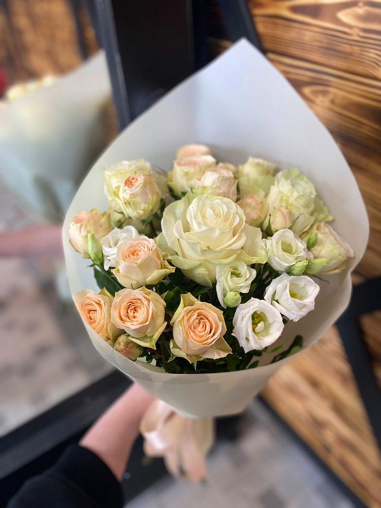 Букет цветов из: Розы и Лизиантусы в Преображенской